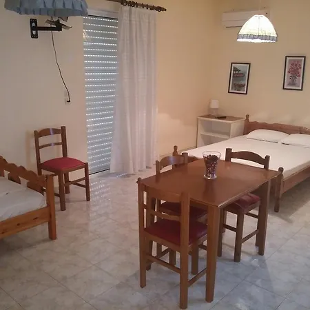 Mitseas Apartament *